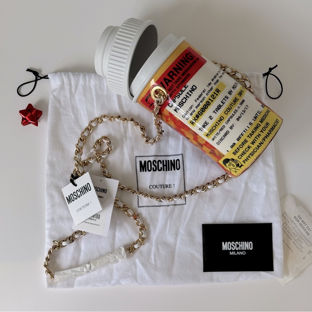 SOLD💫VESTIAIRE- MOSCHINO PILL PURSE - Picture 10 of 16